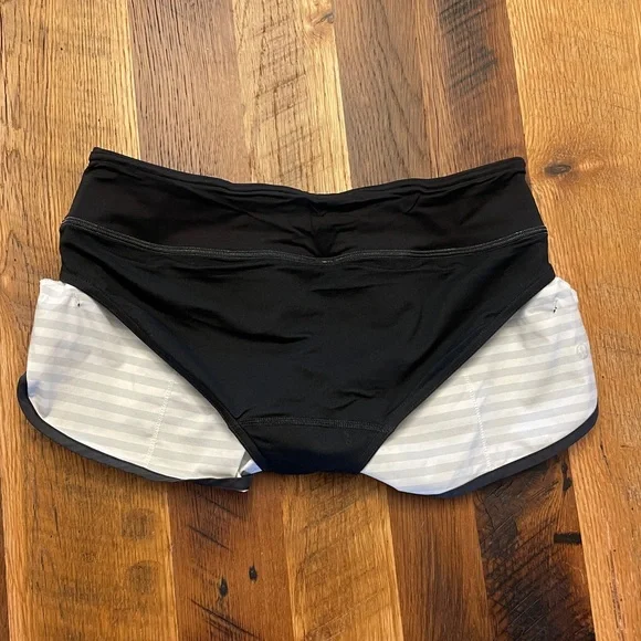 Lululemon Speed Shorts - Quiet Stripe, Size 4 - Picture 7 of 10